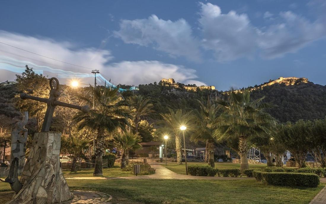 Beautiful Sultan House At Cleopatra Beach 1 With Umbrellas, Balcony, Barbecue, Private 100Mbps Wifi, Smart Tv, Table Games, Vip Trans-Fer - Beautiful Apartmenthouse Alanya Buitenkant foto